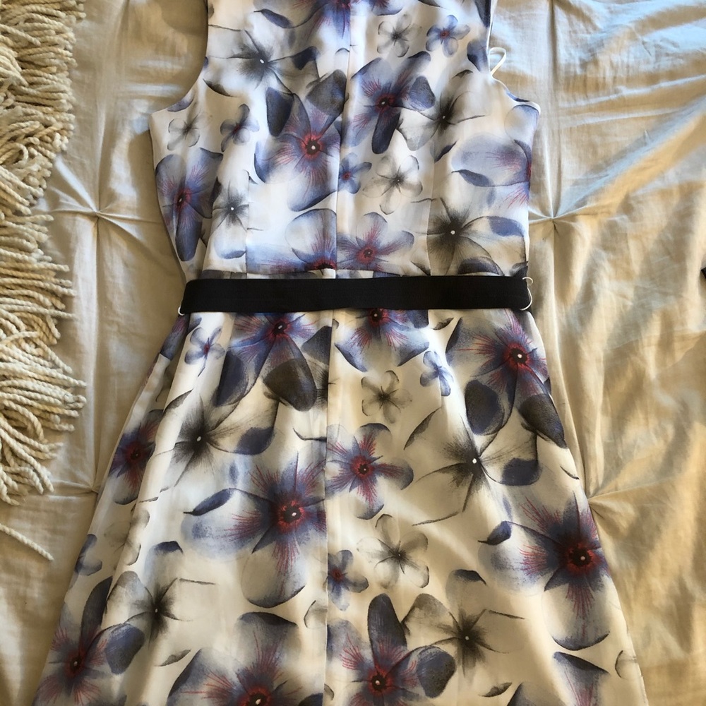 Dress - Picture 6 of 7